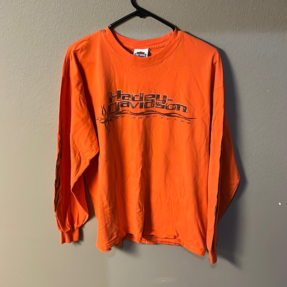 Men’s size Large Harley Davidson long sleeve shirt.